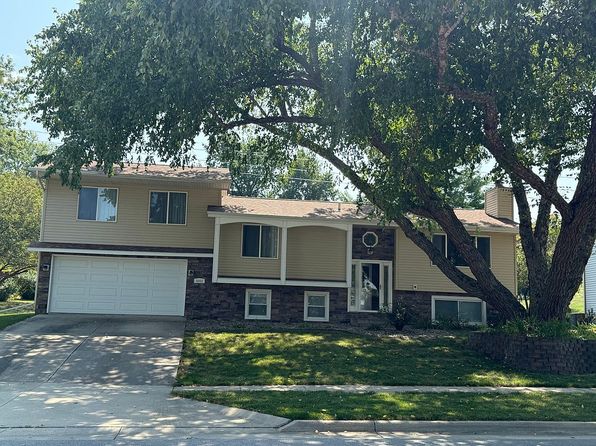 4902 Lakewood Dr