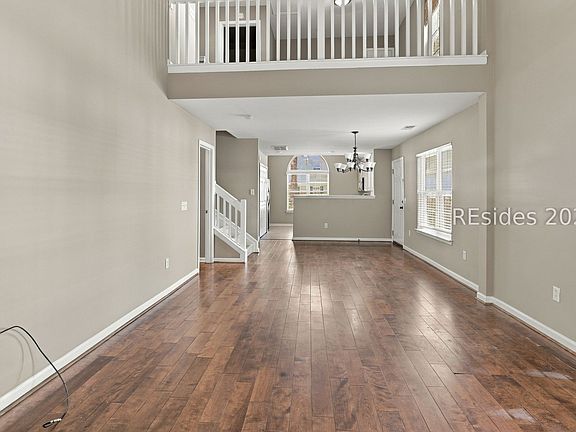 4th image of 327 Cross Road