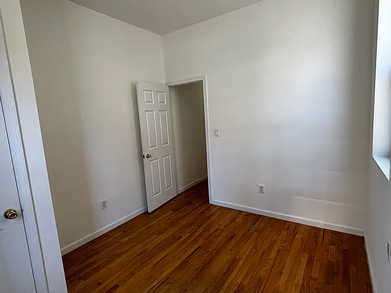 315 W 54th St #15 — Photo 10