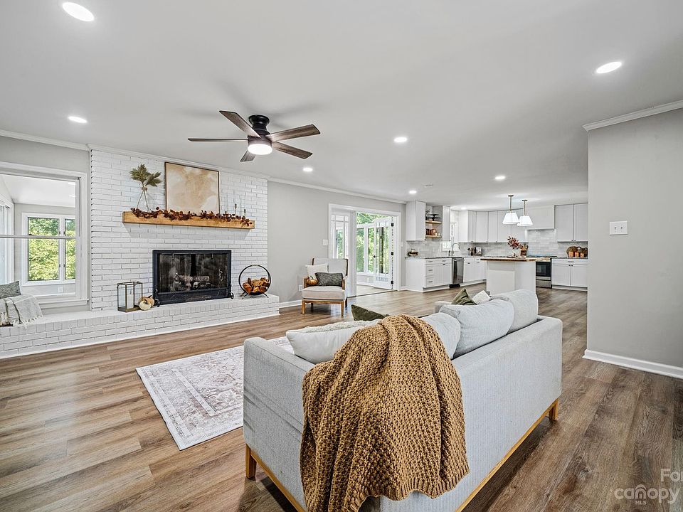 1st image of 249 Camelot Dr