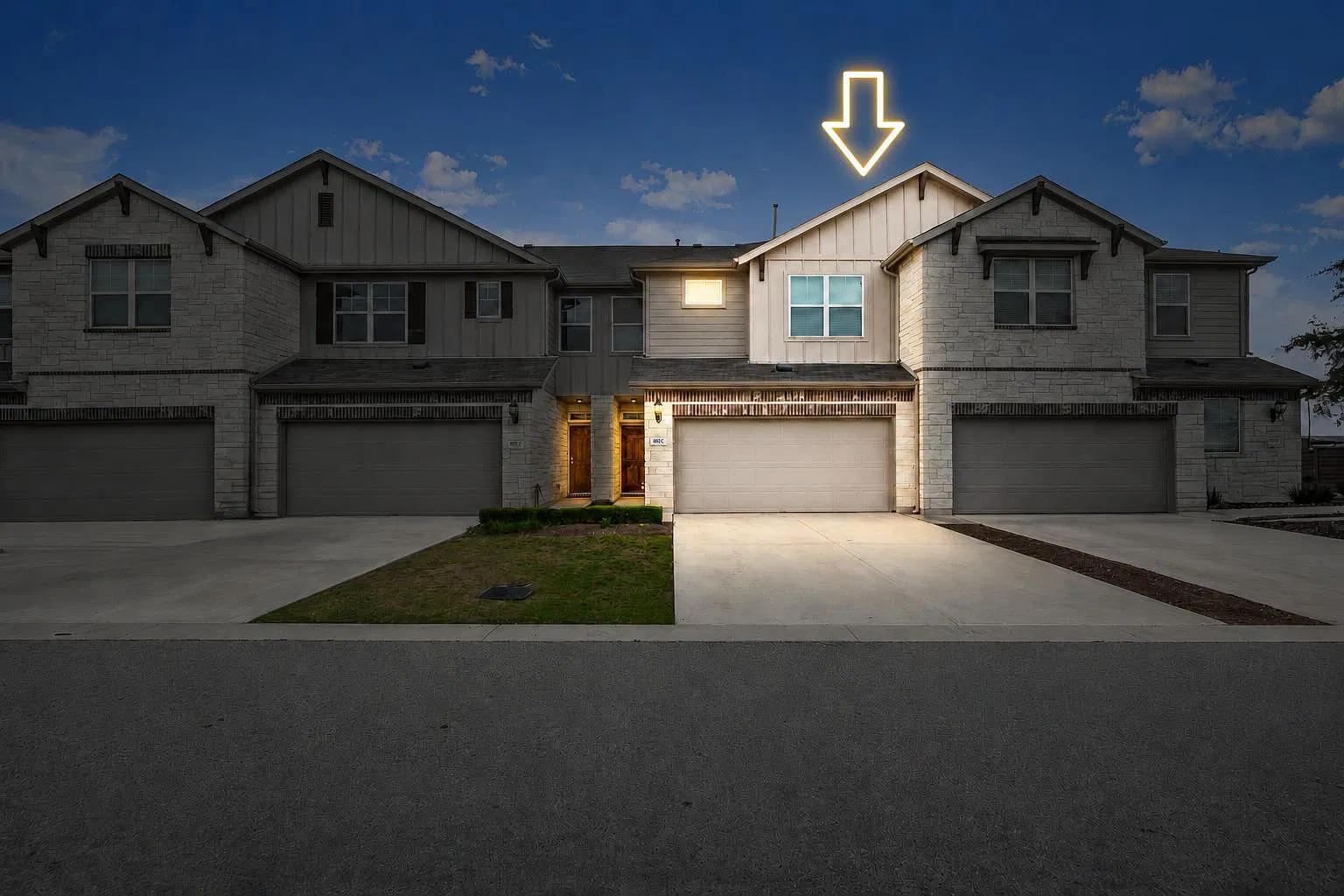 3 bed, 2.5 bath, 1729 sqft, $2,000 — Photo 2