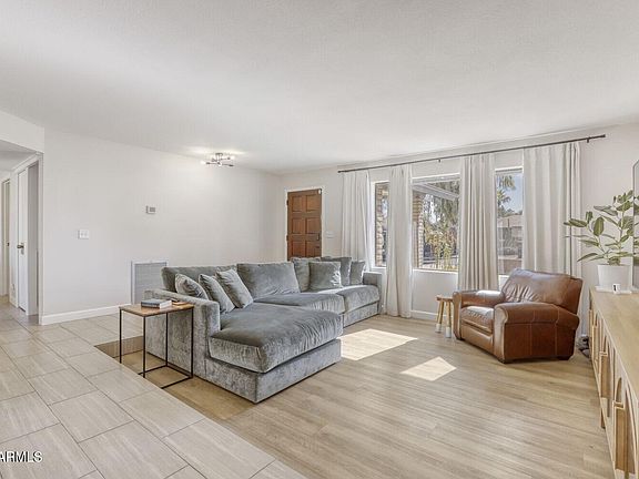 3rd image of 320 W PACIFICO Circle