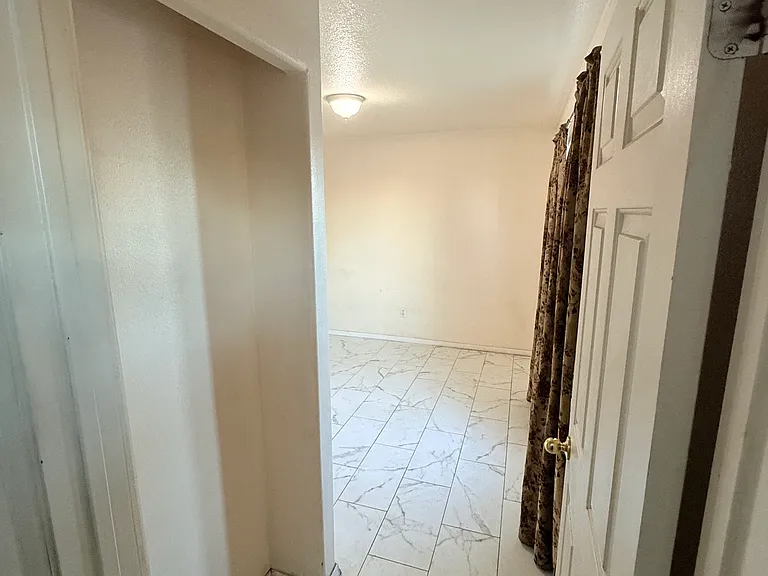 23903 Wilmington Ave — Photo 14