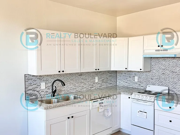 651 Elko Ave — Photo 5