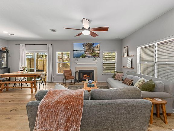 4th image of 13130 Brook Garden