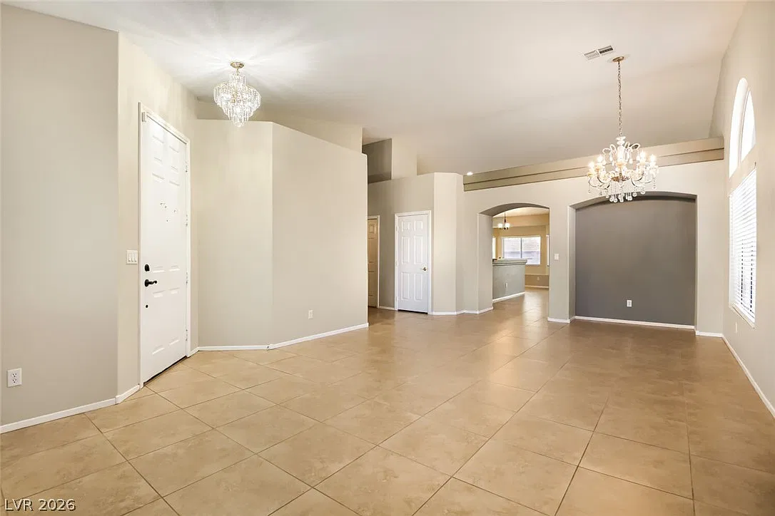 4 bed, 2.0 bath, 2128 sqft, $2,800 — Photo 3