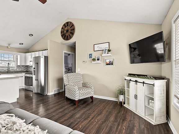 3rd image of 7785 Countryside Ln