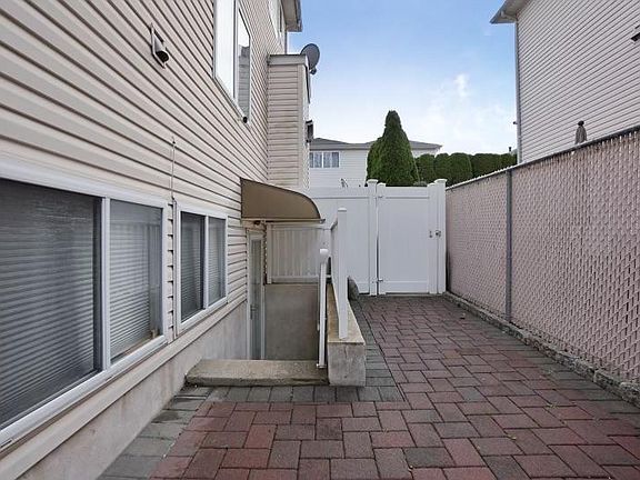 2nd image of 456 Englewood Ave #1