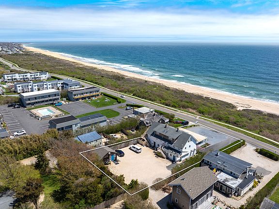 3rd image of 685 Old Montauk Hwy