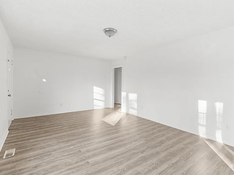 2321 4th St NE — Photo 12