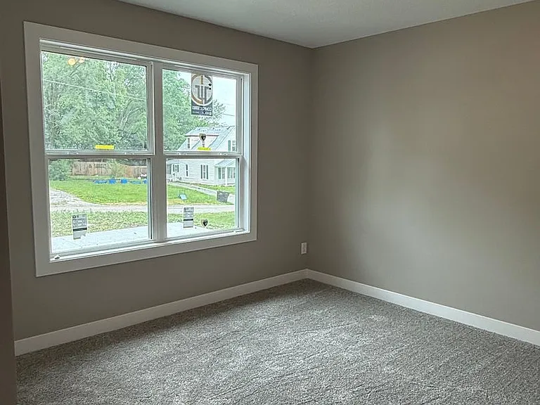 105 W Benton St #A — Photo 19
