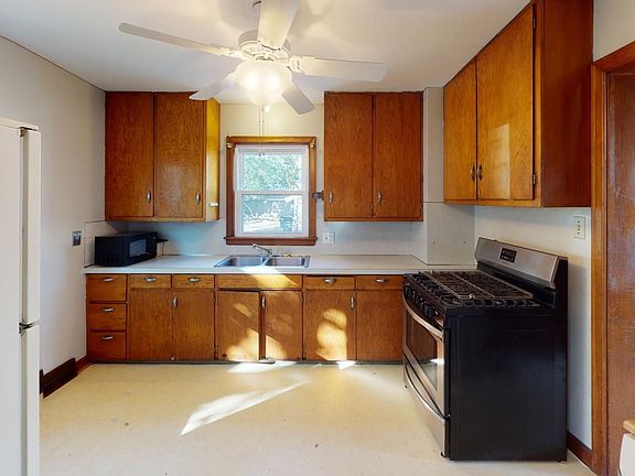 2nd image of 2144 Sunset Dr
