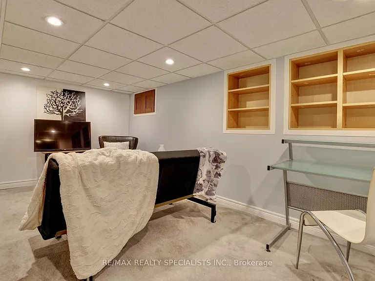 17 Foster St — Photo 23