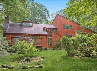 128 Apple Valley Rd, Stamford, CT 06903