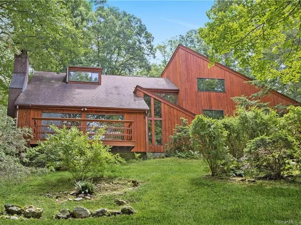 128 Apple Valley Road, Stamford, CT 06903