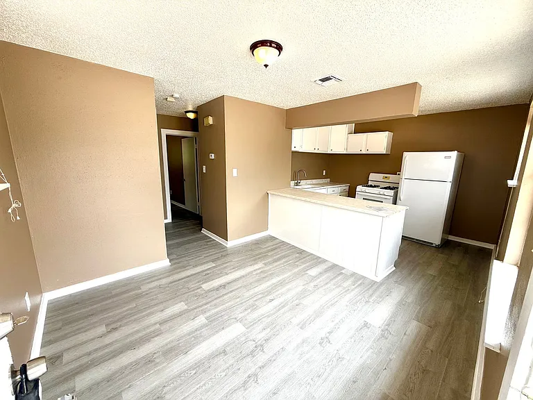 1827 E Highland Blvd — Photo 3