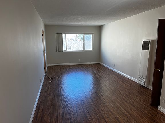 3rd image of 6109 Woodruff Ave #5