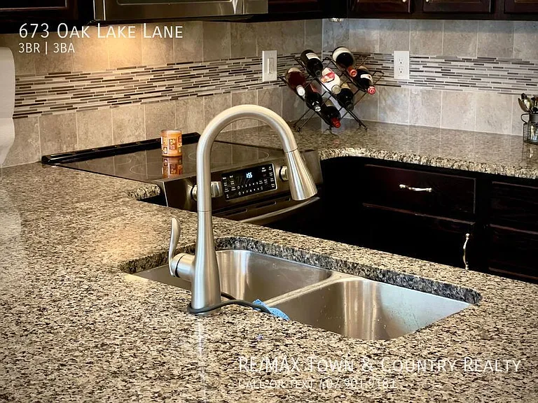673 Oak Lake Ln — Photo 4
