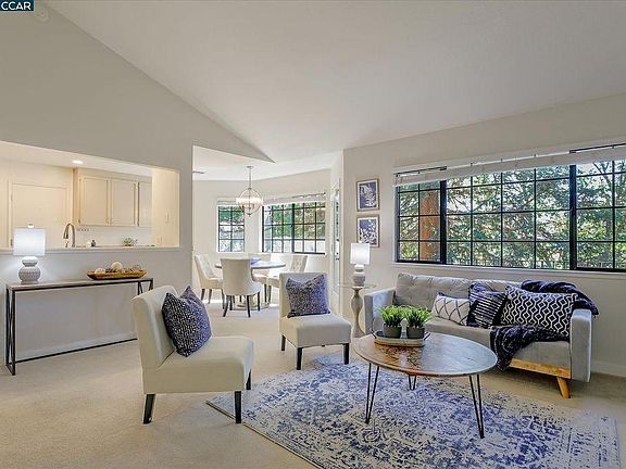 A view room to the dining area and the kitchen