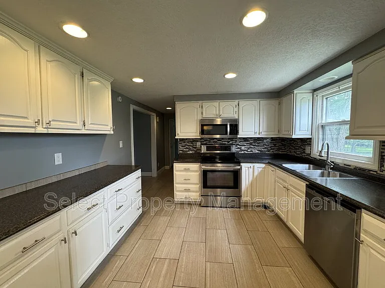 7021 Omaha Ct — Photo 6