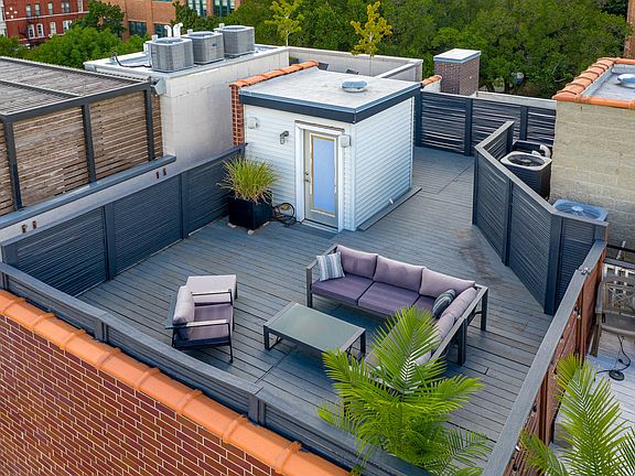 3rd image of 947 N Ashland Ave #4S