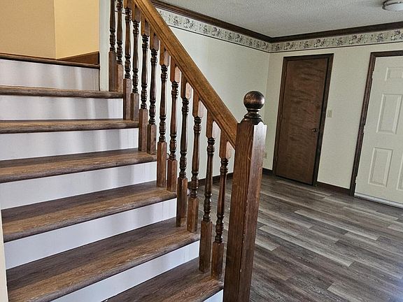 5th image of 102 Hampshire Cir
