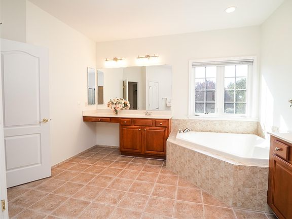 3rd image of 21817 Wingfoot Ct