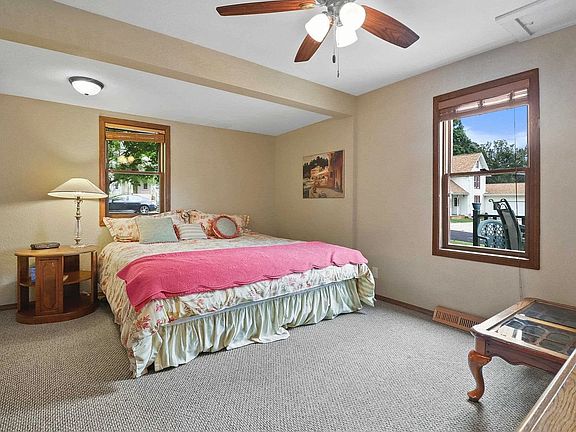 5th image of 138 N Pardee St