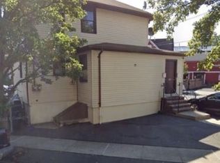 661 New Point Rd, Elizabethport, NJ 07206