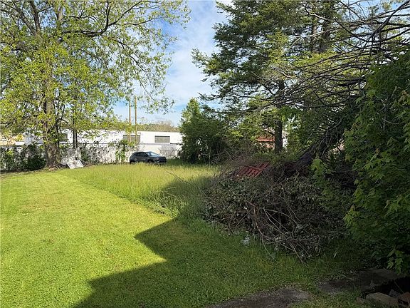 5th image of 221 N Gallatin Ave