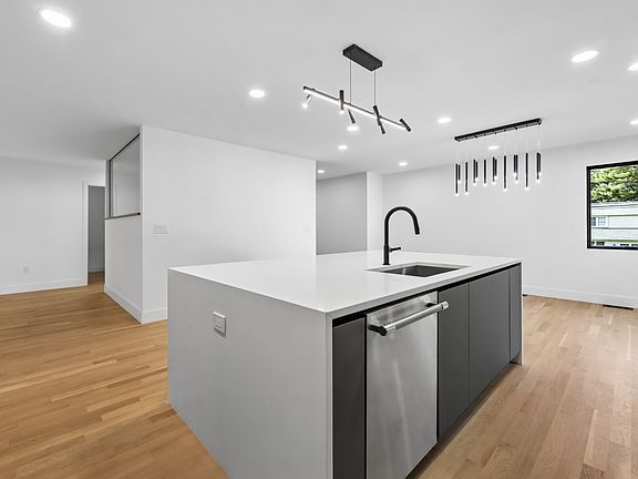 4th image of 106 Prospect Ter