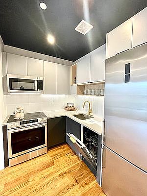 2nd image of 389 Sumpter St #2A