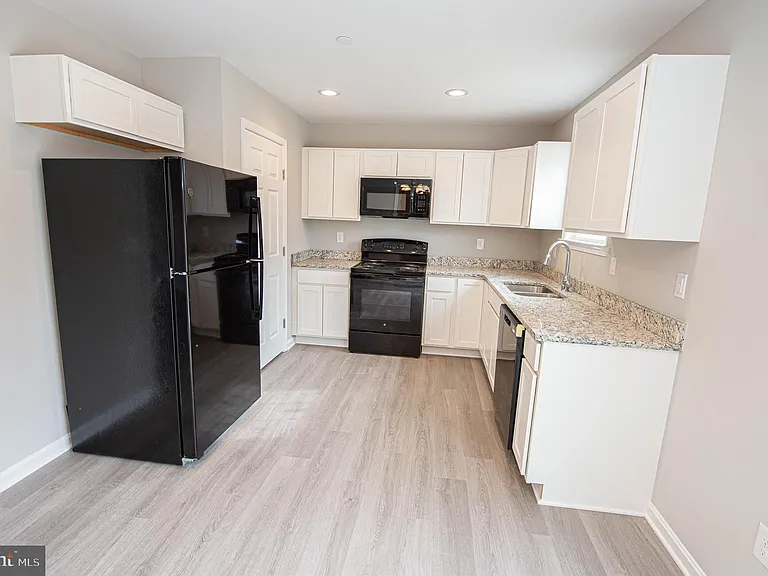 242 Morgans Ct — Photo 17