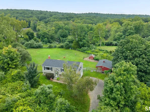 8 Meadow Drive, Oxford, CT 06478