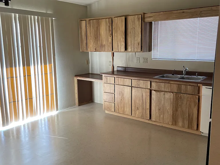 1335 N Walnut Blvd — Photo 2