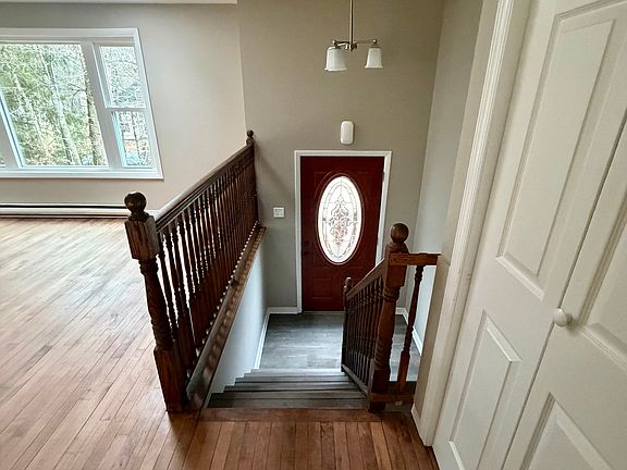 Entry way to Bi Level Home