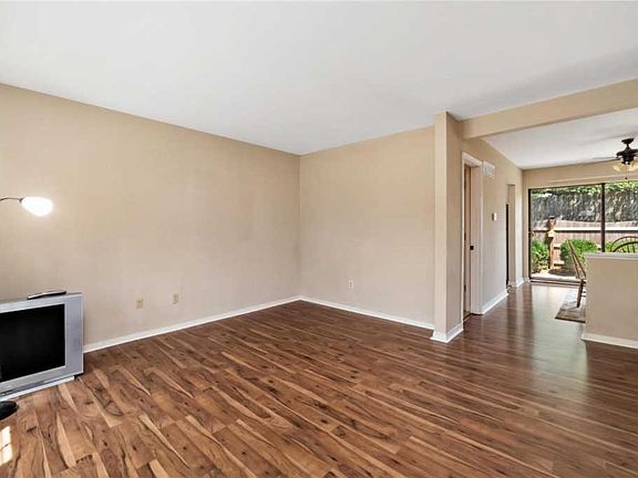 3rd image of 120 Burtonwood Dr