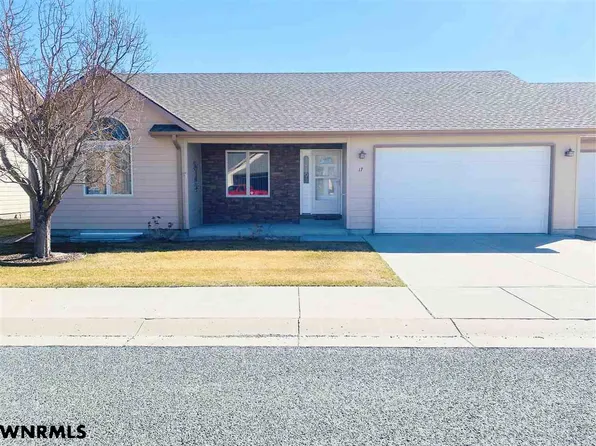 17 Stoney Creek Dr, Scottsbluff, NE 69361