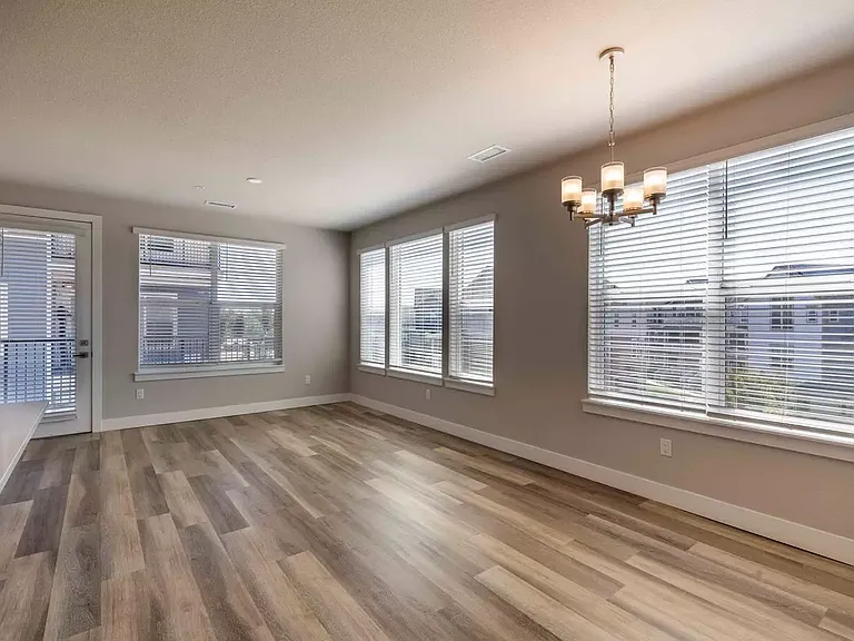 Bright and spacious living room!