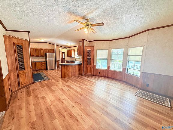 3rd image of 26 Hickory Cir