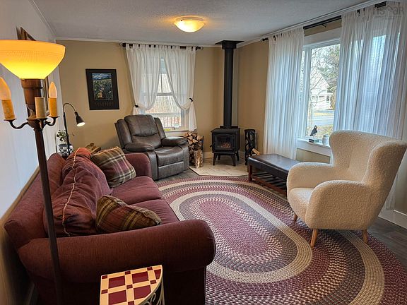 3rd image of 178 Shore Rd