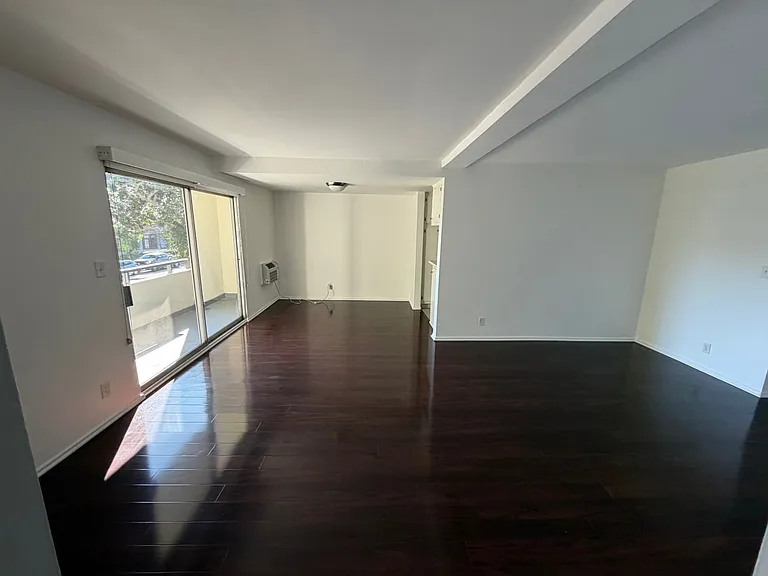 221 S Doheny Drive — Photo 10