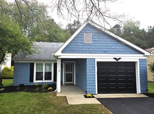 877 Westminster Dr N, Southampton, NJ 08088