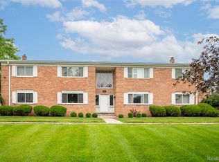 801 W Long Lake Rd APT F-2, Bloomfield Hills, MI 48302