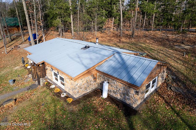 2nd image of 485 Crosby Road