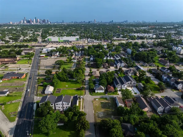 421 E 34th St, Houston, TX 77018