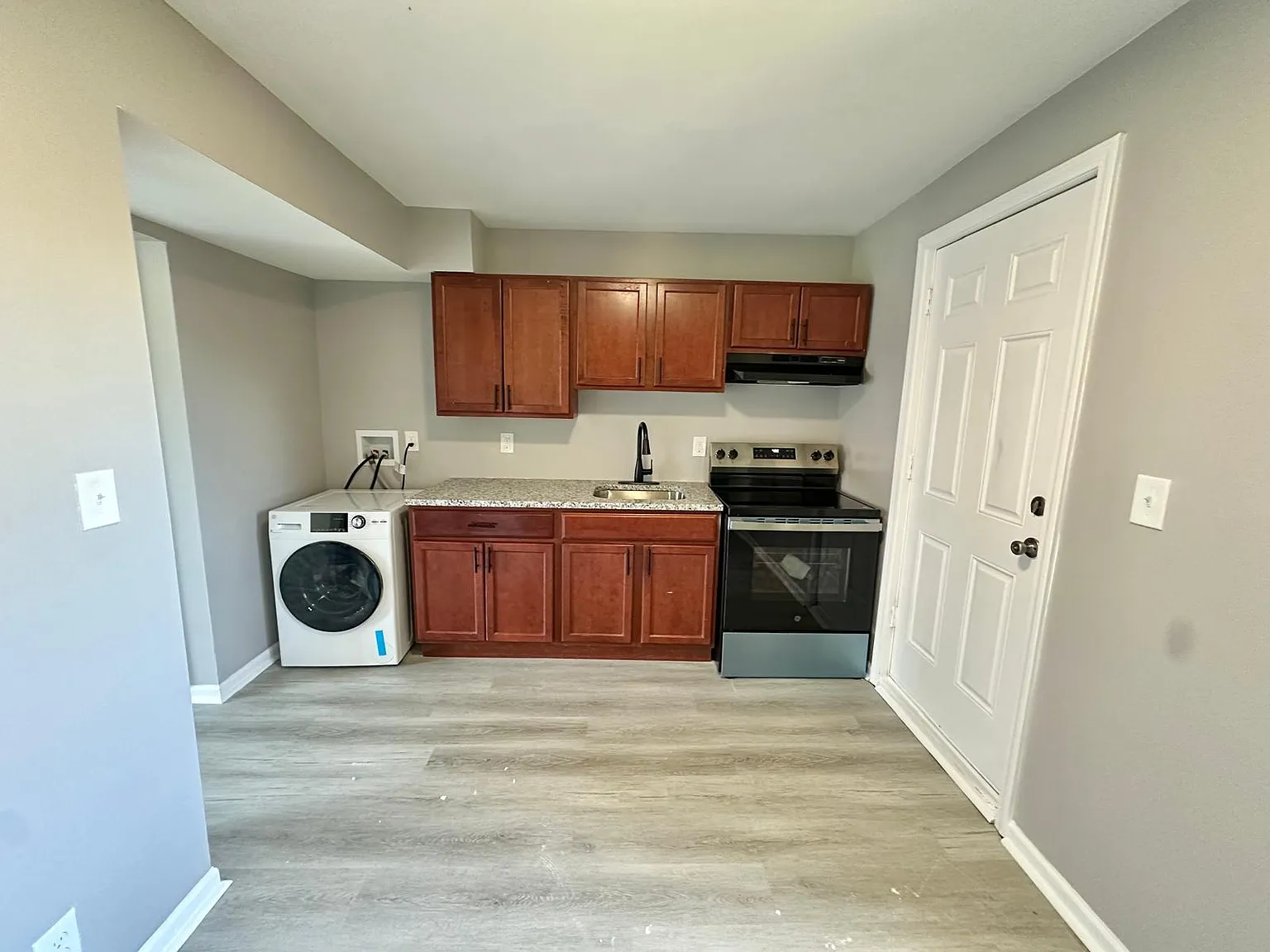 2 bed, $1,300 — Photo 2