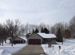 2618 Country Meadow Ct, Green Bay, WI 54313