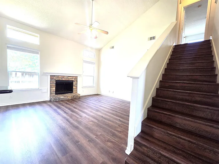 2202 Cherry Hill Ct — Photo 6
