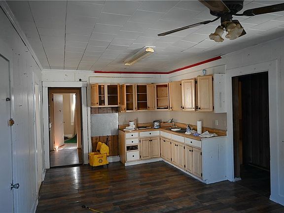 4th image of 450 Cottonport Ave